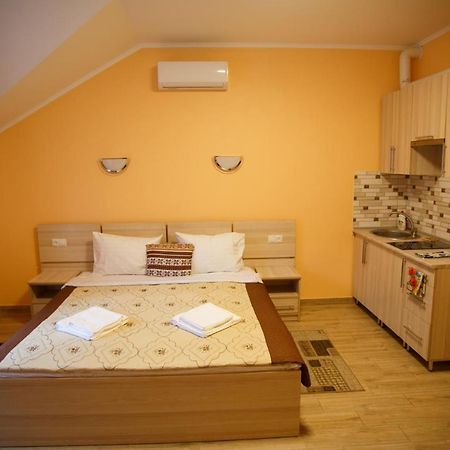 Золота Поляна Appartement Buitenkant foto