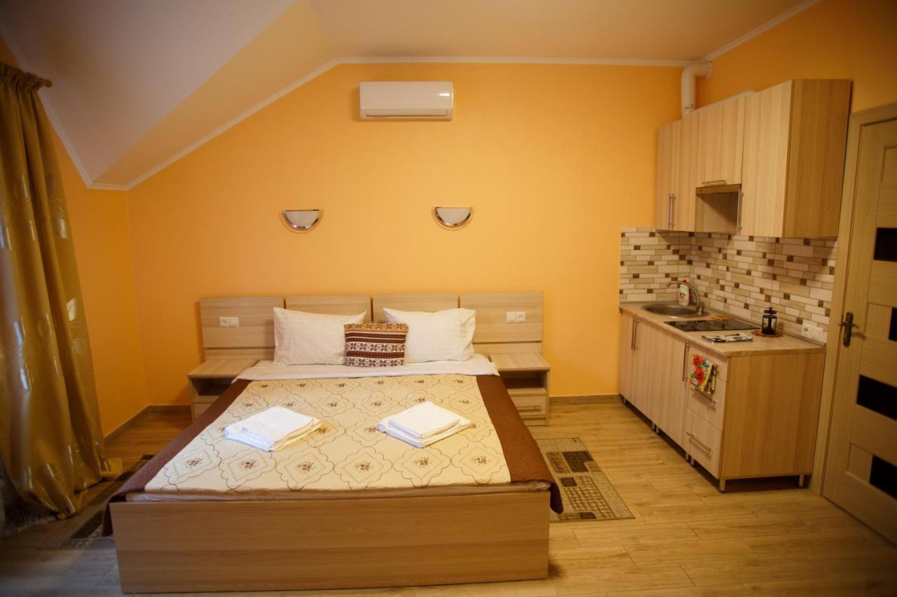 Золота Поляна Appartement Buitenkant foto