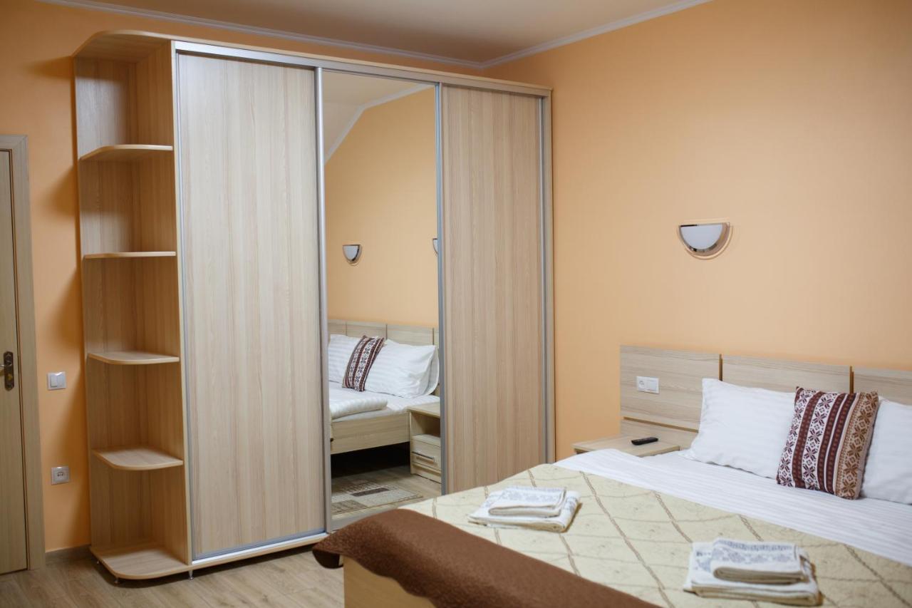 Золота Поляна Appartement Buitenkant foto