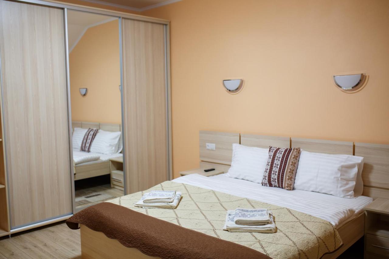 Золота Поляна Appartement Buitenkant foto